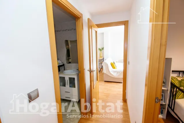 Vive con el confort de un residencial con piscina en este luminoso piso con balcón — 15