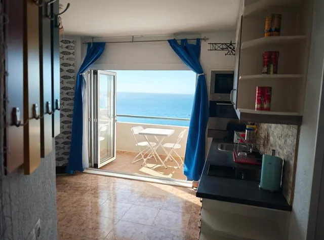 Fantástico estudio con vistas panorámicas al mar en primera línea de playa en Fuengirola — 3