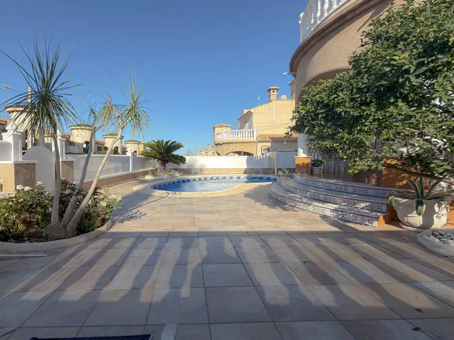 Orihuela Costa! Impresionante Villa Mediterránea con generos - foto 3