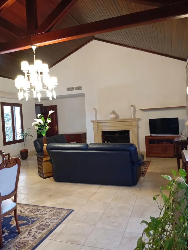Villa de lujo con finca de 3.500 m2, piscina, casa de invitados y caballeriza — 26