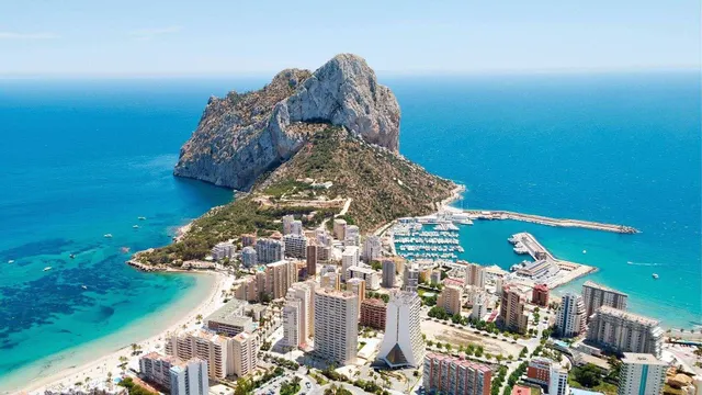 Extraordinario apartamento de nueva construcción a la venta en Calpe con vistas al mar. — 21