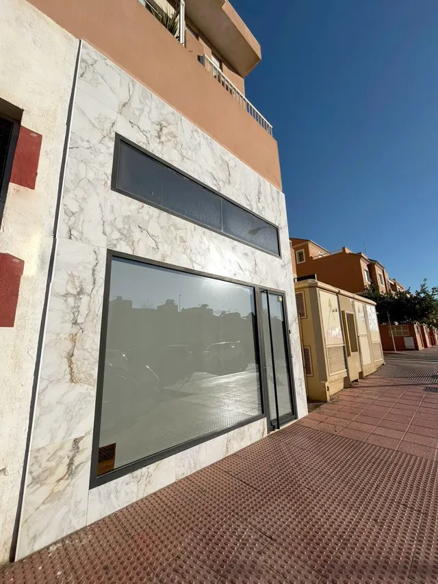 Local comercial 179m² en venta - Alcampo — 2
