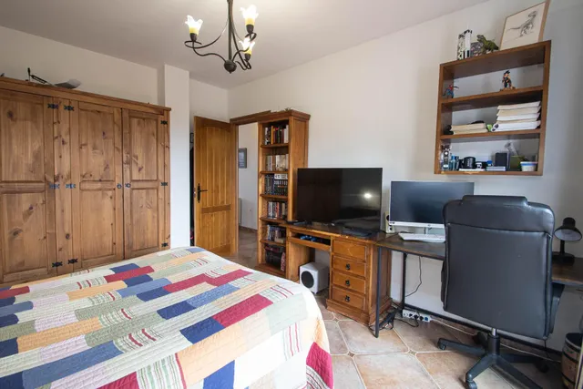 CHALET INDEPENDIENTE CON PISCINA — 49