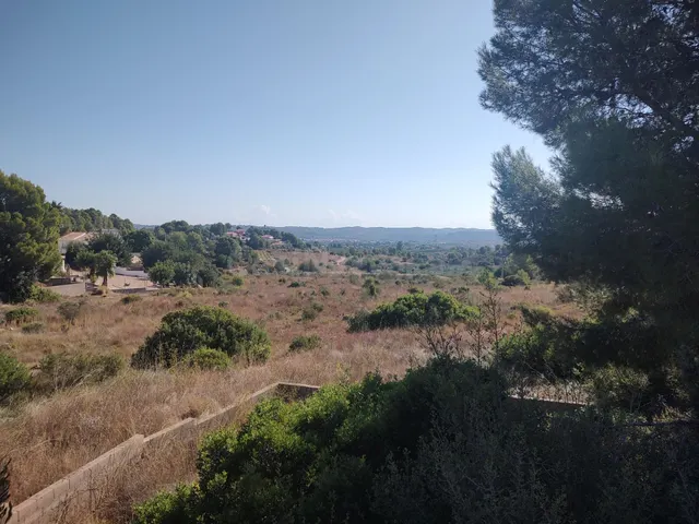 Gran parcela de 11.047 m2 con zona urbanizable y rústica en  - foto 4