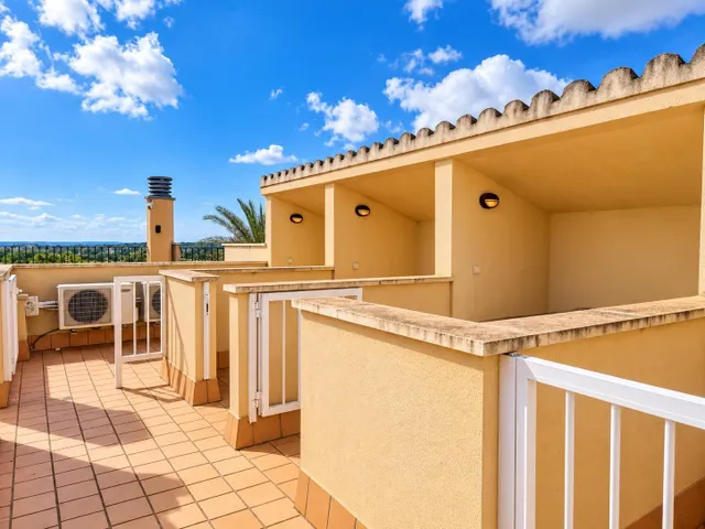 Ático luminoso con piscina comunitaria, parking y terraza privada — 19