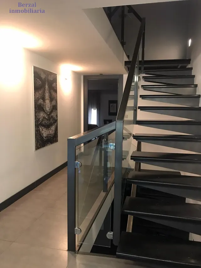Vivienda SINGULAR en el centro de Logroño.Planta baja, más dos. Terraza de sesenta metros y jardin con pozo. — 21