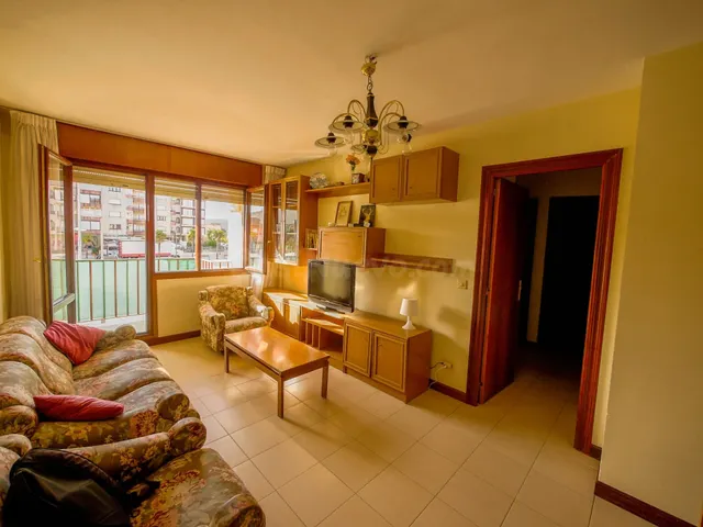 Luminoso piso de 3 habitaciones en el centro de Noja, a un p - foto 2