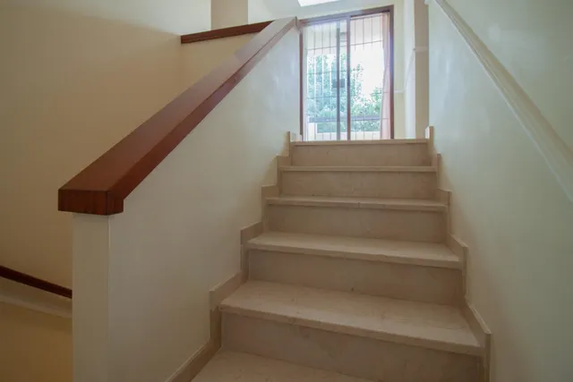 ¡Tu nuevo hogar en Bormujos! Magnífico chalet en alquiler con patio. — 23