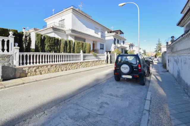 CASA Y PARCELA PARA USOS MULTIPLES. ZONA SERRALLO — 8