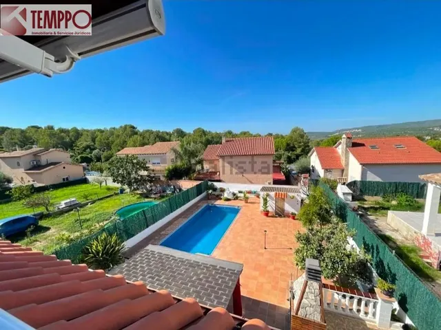 Chalet independiente con piscina privada, 5 dormitorios y placas solares en parcela de 450 m2 — 21