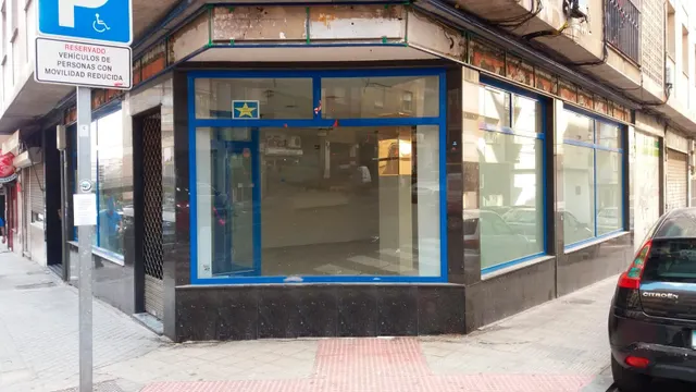 Urbis te ofrece un estupendo local en venta en zona Delicias, Salamanca. — 4