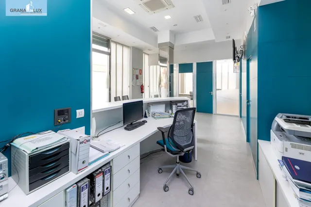 LOCAL COMERCIAL JUNTO AL CAMPUS DE LA SALUD — 6