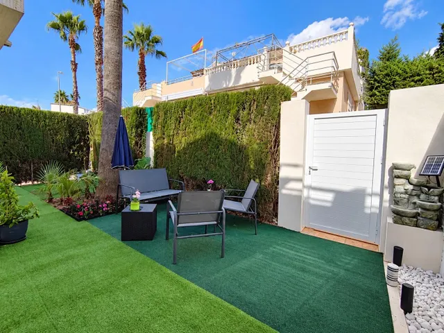 Dúplex en esquina con piscina comunitara  de 3 dormitorios con amplia terraza y patio — 16