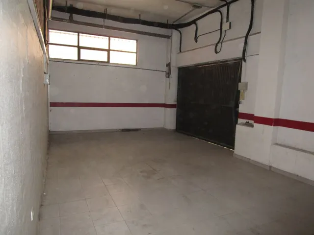 Urbis te ofrece un local en alquiler en zona Chinchibarra, Salamanca. — 9