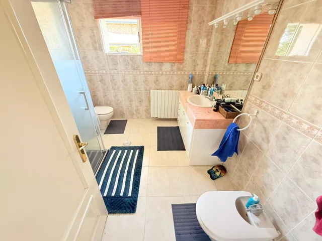 VENTA EN PLENO DOMINIO · Gran chalet de 545 m2 con placas solares y parcela privada de 3.000 m2 · Boadilla del Monte — 22