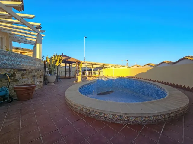 ¡Descubre la Exclusividad y el Lujo Mediterráneo en Esta Impresionante Villa en Esquina - Torrevieja — 10