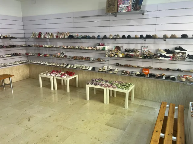ESTUPENDO LOCAL EN ZONA SUR — 3