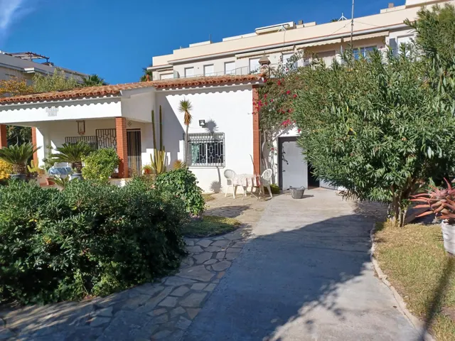 Casa única a la venta en la zona Pla de Sant Pere Les Salines Cubelles 1.170 m2 de parcela y POSIBIL — 4