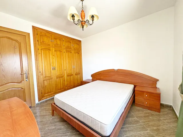 Amplio piso en esquina todo exterior con terraza y vistas al mar junto a Vialia y Avenida de Andalucía. — 19