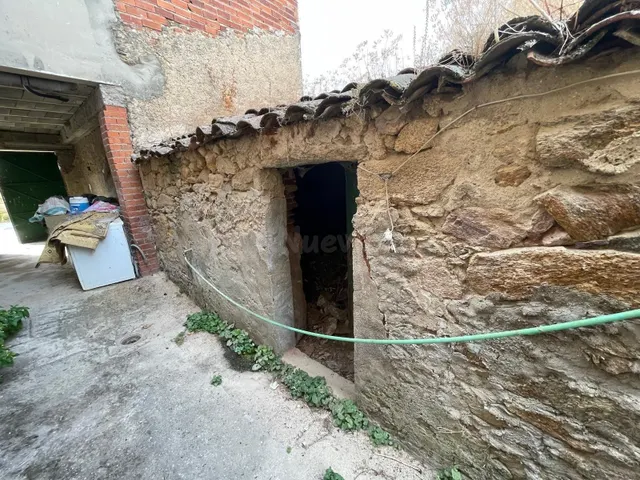 CASA CON PATIO EN TORRE DE SANTA MARIA - foto 5