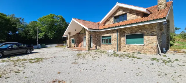 CASA REFORMADA USO HOTELERO EN SANTA COMBA — 50