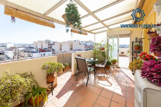 Ático Soleado con Gran Terraza en Esquina - foto 2