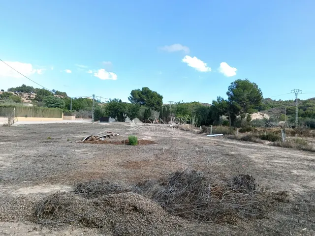 SE VENDE CHALET EN BUEN ESTADO EN MONFORTE DEL CID EN LA ZONA DEL FONT DEL LLOP — 33