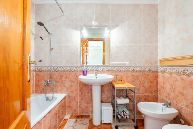 Ático con amplio solárium y piscina comunitaria en Villamartin, Orihuela Costa — 17