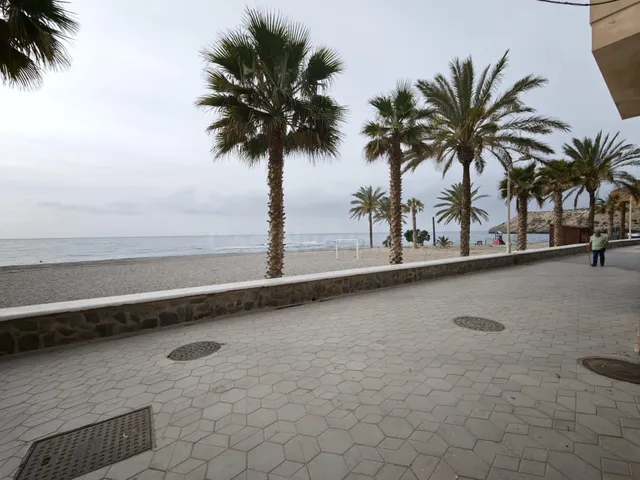 Casa junto al Paseo Maritimo de Castell de Ferro - foto 2