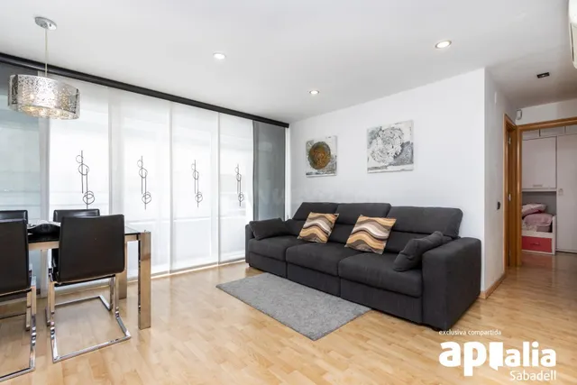 Vivir en “El Barco” de Sabadell: vivienda reformada con pisc - foto 3