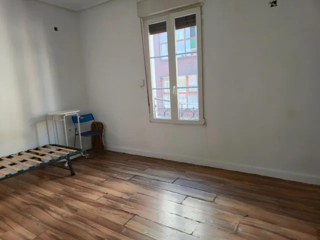 Buen piso en la calle Cortes — 21