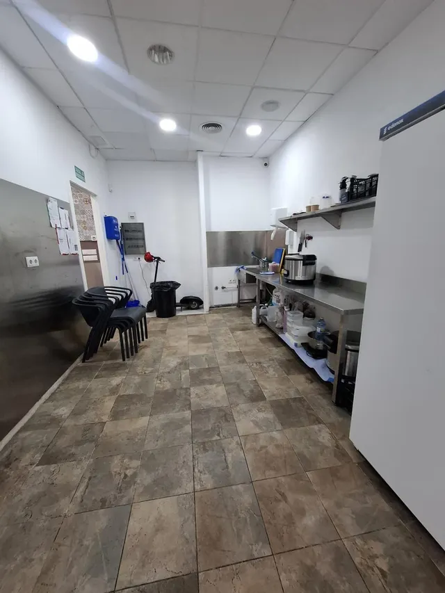 Traspaso de local comercial de 253 m2 — 22