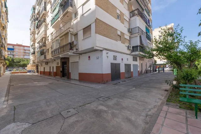PISAZO EN TORRE DEL MAR — 42