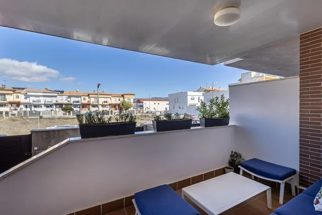 Chalet adosado de diseño junto al Vial de Churriana de la Ve - foto 4