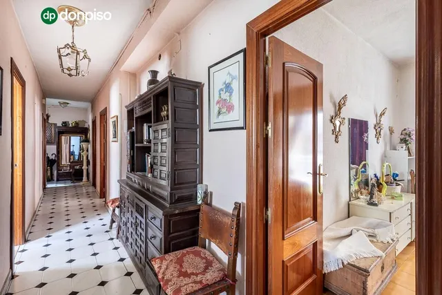 AMPLIO PISO JUNTO GRAN CAPITAN — 23
