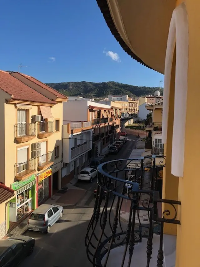 Edificio con piso dúplex y local en planta baja en el centro de Alhaurin de la Torre. — 31