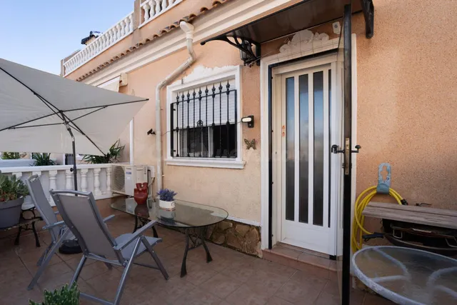 CASA ADOSADA EN VILLAMARTIN CON 2 HAB 2 BAÑOS PISCINA JACUZI - foto 4