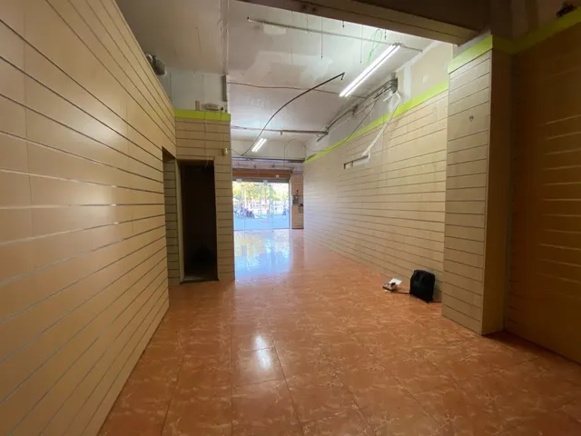 Local diafano en acera "Prime" Passeig Joan de Borbó — 18