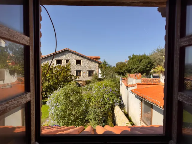 CASA CON JARDIN EN LIANDRES — 28