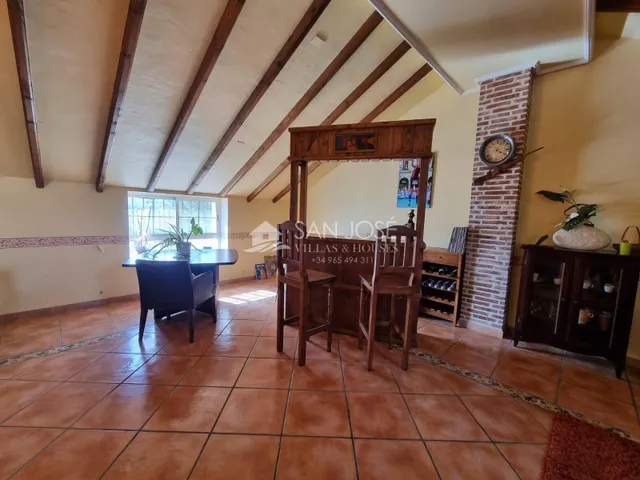 SE VENDE VILLA DE LUJO EN HONDON DE LOS FRAILES — 41