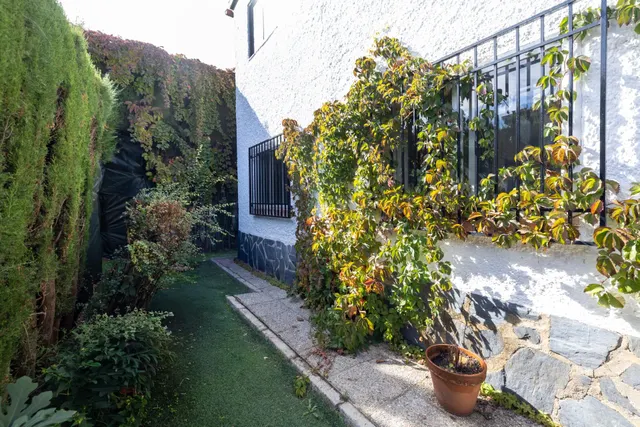 Preciosa casa en Ogíjares con piscina y jardín — 40