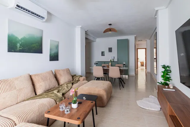 Apartamento elegantemente reformado, céntrico y espacioso. Balcón con orientación oeste ¡y a solo 550 m de Playa del Cura! en Torrevieja — 6