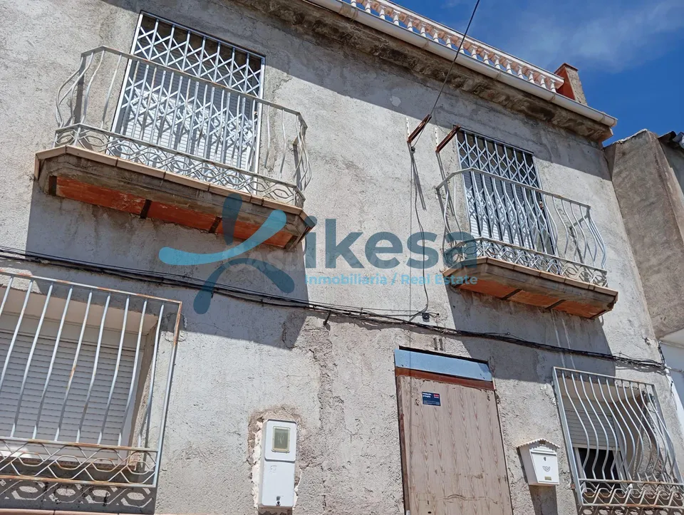 VENTA DE CASA ADOSADA EN PINOS PUENTE (GRANADA)