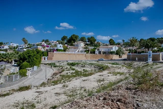 PARCELA CON VISTAS SOBRE EL PUERTO DEPORTIVO DE MORAIRA CON VISTAS AL MAR GEORGEUS — 5