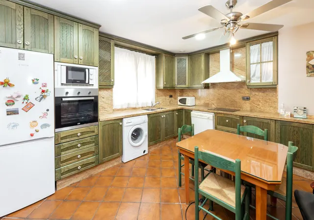 Chalet independiente con piscina privada en Barrio de Monachil – Vistas espectaculares y gran parcela. — 18