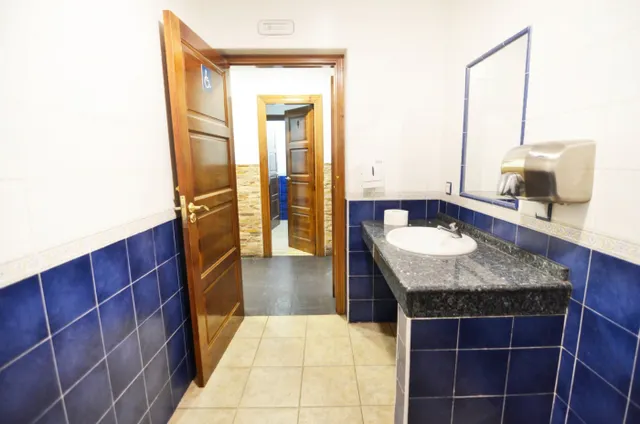 Urbis te ofrece un restaurante en venta en Aldeadávila de la Ribera, Salamanca. — 24