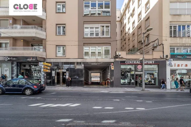 Plaza de garaje en calle Recogidas — 12