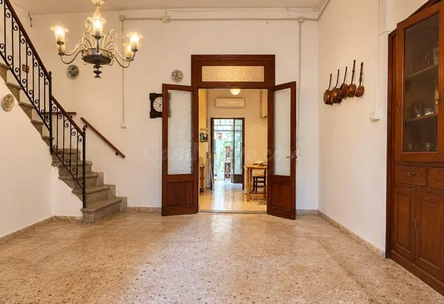 CASA CON PATIO Y GARAJE EN SA POBLA | 3 DORM. + ESTUDIO | PO - foto 4