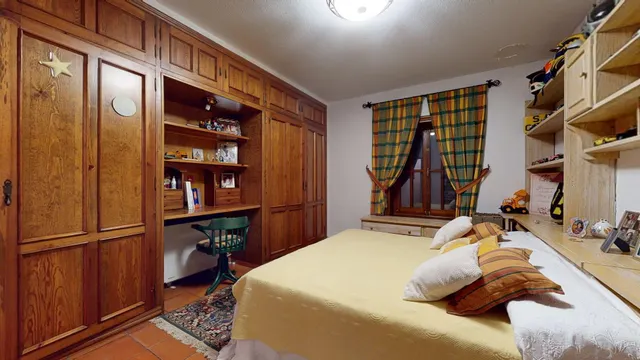 MAITINO AMPLIO CHALET CON PISCINA, PISTA DE TENIS CON VESTUARIOS Y BARBACOA — 32