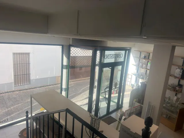 Local comercial con sótano, patio y nave con pozo de agua — 11